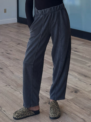 Movement Barrel Sweatpants | Black