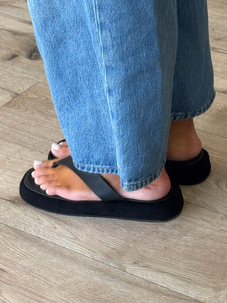 Platform Flip-Flop Sandal | Black