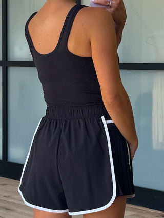 Pleat Street Shortsie | Black