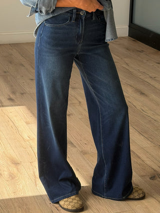 Comfort Wide-Leg Jeans
