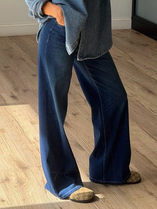 Comfort Wide-Leg Jeans