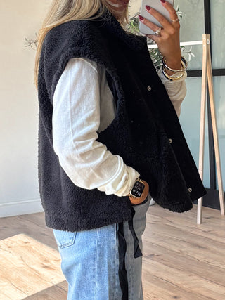 Bear With Me Sherpa Vest | Black