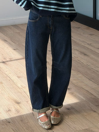 Izzie Textured Barrel Jeans | +Plus Available