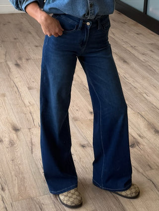 Comfort Wide-Leg Jeans