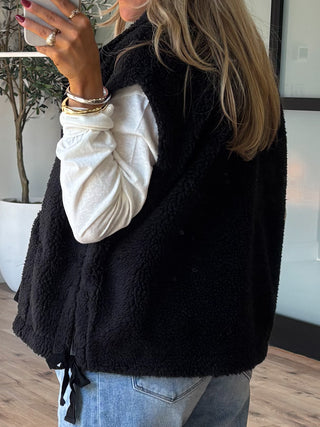 Bear With Me Sherpa Vest | Black