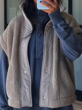 Scout Fleece Vest | Stone | +Plus Available