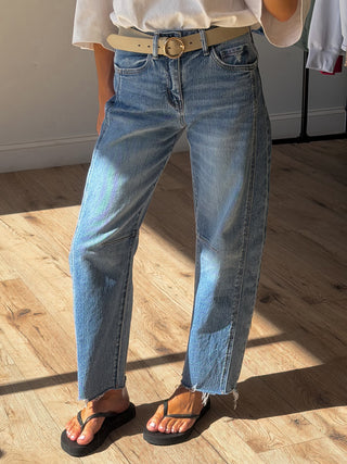 Gwyn Cut Hem Barrel Jeans