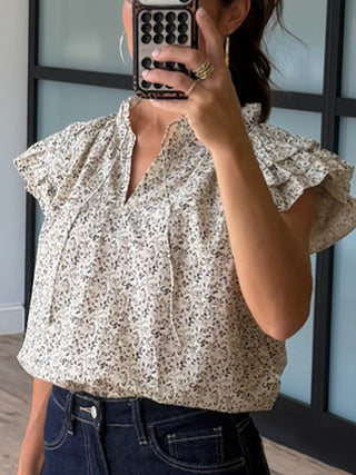 Vinelet Ruffle Sleeve Blouse
