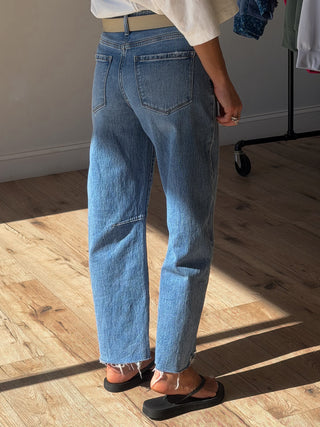 Gwyn Cut Hem Barrel Jeans